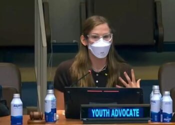 Cere ca purtarea măștii să fie din nou obligatorie