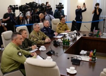 Polonia cere NATO să invoce Articolul 4 după ce 19 drone rusești au încălcat spațiul său aerian