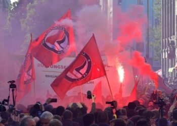 Ungaria cere Uniunii Europene să urmeze exemplul lui Trump și să declare Antifa organizație teroristă