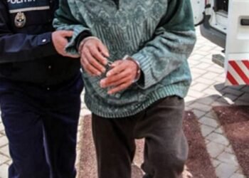 Avea relații cu o minoră, dar și cu mama și bunica