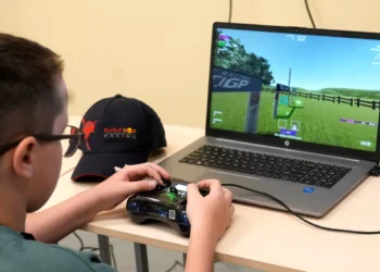 Lituania îi învață pe copii să piloteze drone la granița cu Rusia