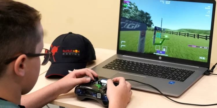 Lituania îi învață pe copii să piloteze drone la granița cu Rusia