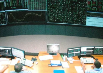 Mineri și energeticieni, ținuți captivi în companie