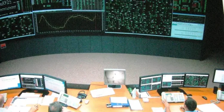 Mineri și energeticieni, ținuți captivi în companie