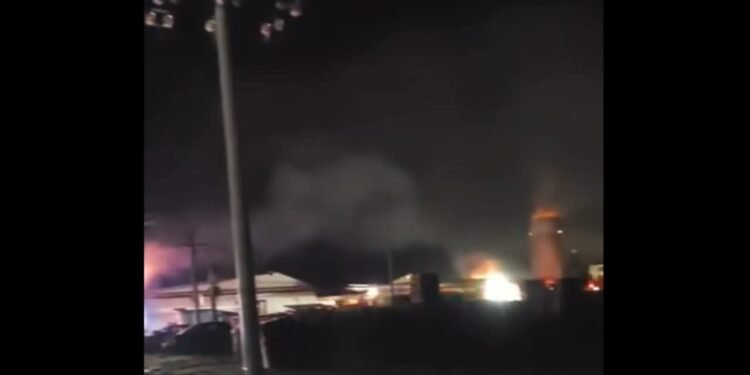 Explozie la o fabrică! Flăcări uriașe, pagube de jumătate de milion de euro