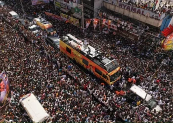 Un megastar a intrat în politică. 31 de oameni au murit la primul miting!