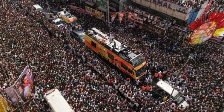 Un megastar a intrat în politică. 31 de oameni au murit la primul miting!