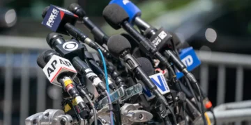 Mari organizații media cer administrației Trump să renunțe la limitarea vizelor pentru jurnaliștii străini