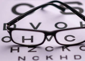 Adio, ochelari? Picături pentru ochi ar putea trata hipermetropia și presbiopia