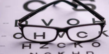 Adio, ochelari? Picături pentru ochi ar putea trata hipermetropia și presbiopia