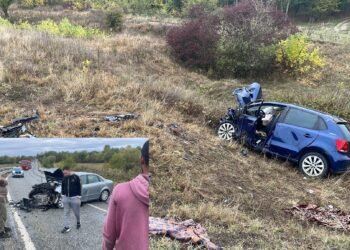 Trei oameni, la spital după o coliziune puternică în Câmpu Mare