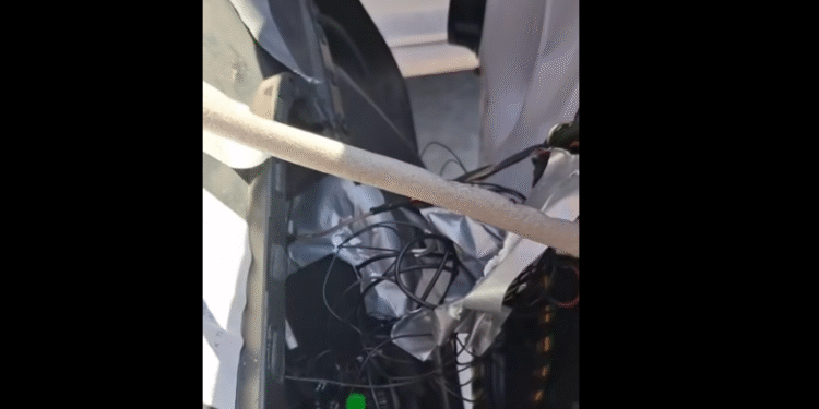 Mașină de patrulare, transformată în „bombiță” cu camere ascunse! 🚓🔥