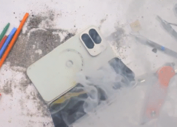 Noul Google Pixel 10 Pro Fold a luat foc în direct în timpul unui test – „Primul telefon care a ars până la cenușă!”