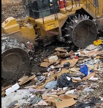 Polonia: Sute de documente militare sensibile, descoperite într-o groapă de gunoi