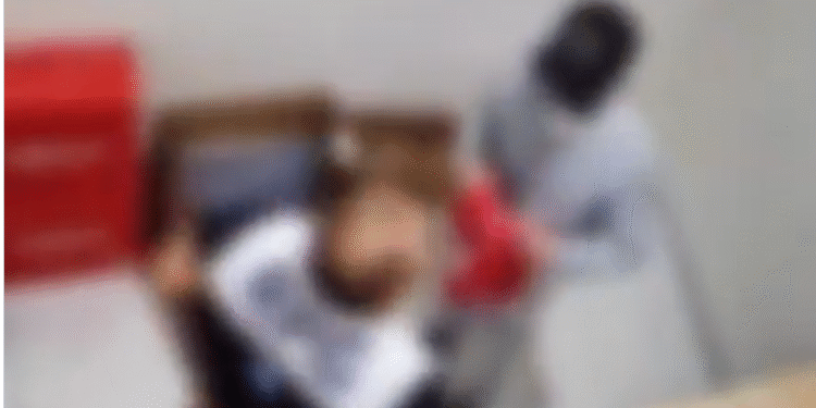 Scandal cu pumni și acuzații de furt în mall! Un agent de pază a ajuns după gratii pentru 24 de ore