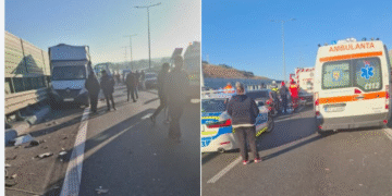 Trafic blocat complet după ce două autoutilitare și un TIR s-au ciocnit violent!