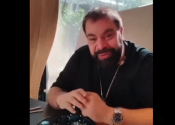 Florin Salam le cântă viitorilor preoți, la Balul Bobocilor