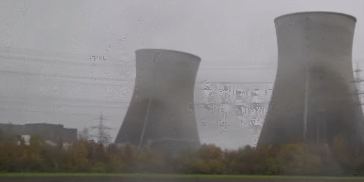 Un mare producător de energie electrică a fost demolat