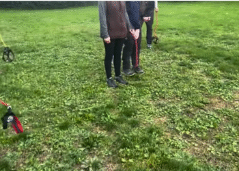 „Hobby Dogging” – noul trend neobișnuit din Germania, care îi învață pe oameni să gândească… precum câinii