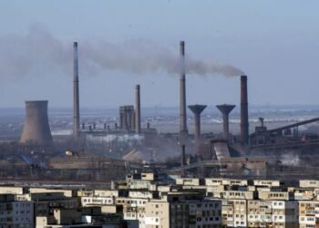 A doua lună de șomaj tehnic pentru 4.000 de angajați