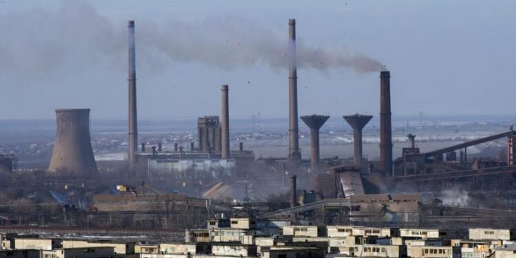 A doua lună de șomaj tehnic pentru 4.000 de angajați