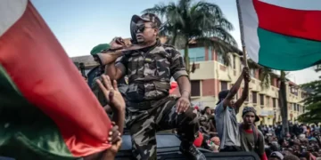 O unitate de elită a armatei anunță că a preluat controlul total: „Nu vom trage asupra poporului” ⚔️🇲🇬