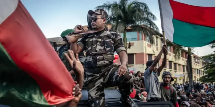 O unitate de elită a armatei anunță că a preluat controlul total: „Nu vom trage asupra poporului” ⚔️🇲🇬