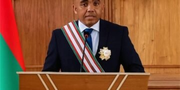 Armata a preluat puterea și l-a pus președinte