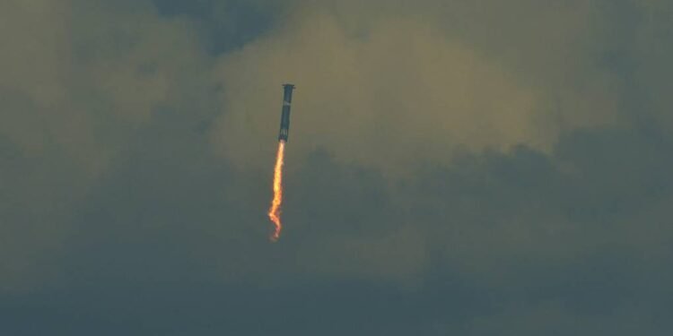 Prototipul Starship a zburat peste o oră și a amerizat în Oceanul Indian