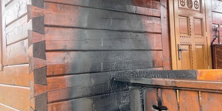 Incendiu la o biserică din Târgu Jiu! Credincioșii, martori la scene de panică!