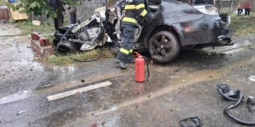 Și-a pierdut viața la 22 de ani, după ce mașina s-a făcut praf într-un copac