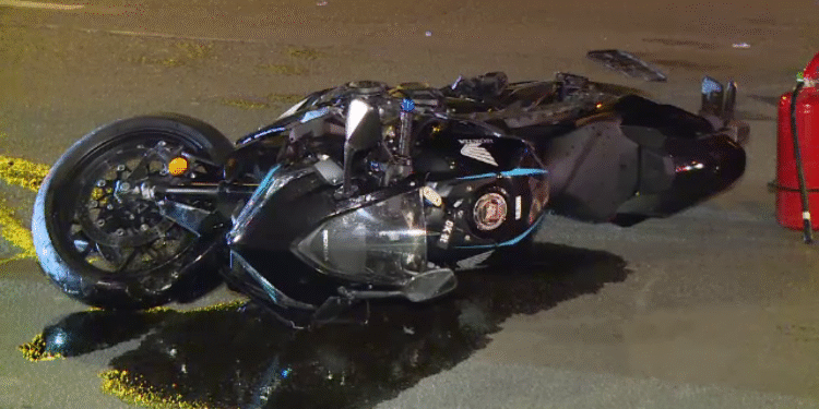 Un motociclist de 17 ani a murit izbit de mașina Poliției