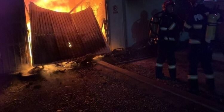 Incendiu la mânăstire. Pompierii s-au luptat patru ore cu flăcările 🔥