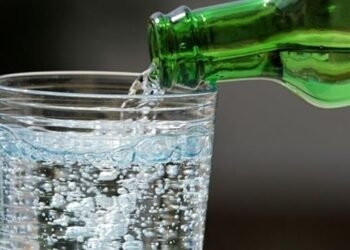 Descoperire surprinzătoare: apa carbogazoasă ar putea ajuta organismul să proceseze mai repede zahărul!