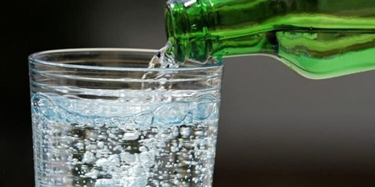 Descoperire surprinzătoare: apa carbogazoasă ar putea ajuta organismul să proceseze mai repede zahărul!