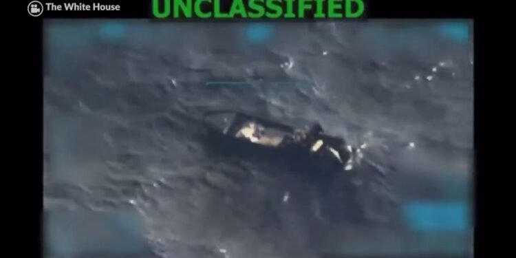 Au lovit o barcă de pescari, crezând că sunt traficanți