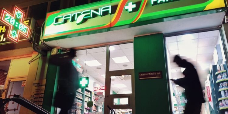 Șeful de la Catena, șantajat de doi polițiști. Câți bani le-a dat!