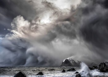 India, sub amenințarea ciclonului Montha: peste 50.000 de oameni evacuați din calea furtunii