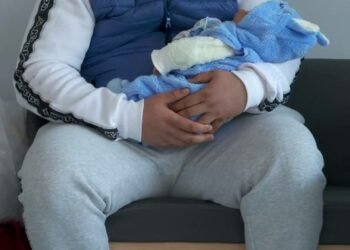 Și-au cumpărat mașină cu banii încasați pe bebeluș