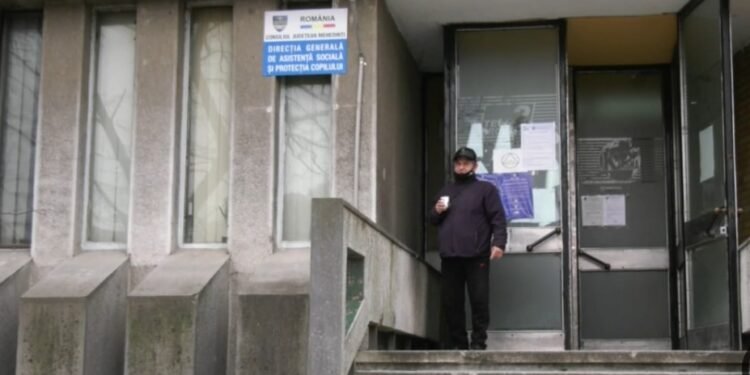 Angajați la stat fără salarii de două luni. „Ne-am împrumutat ca să trimitem copiii la școală și să plătim facturile”