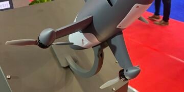 Elevii care învață la liceu să piloteze drone militare