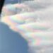 Spectacol pe cer: fenomen optic rar – nori irizați colorați ca un curcubeu 🌈☁️
