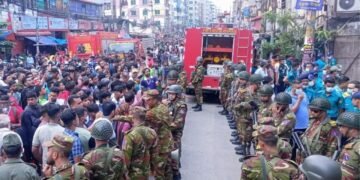 Incendiu major la o fabrică de confecții