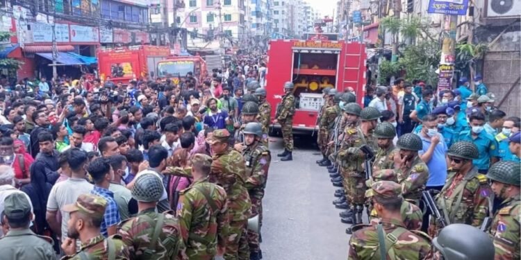 Incendiu major la o fabrică de confecții