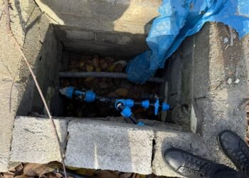 Apă „la negru” în Craiova! Un bărbat vindea apă dintr-un foraj ilegal către blocuri și case din oraș