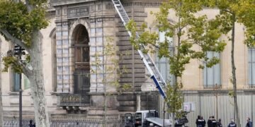 Jaful de la Luvru, reclamă pentru compania germană Böcker: liftul de marfă, vedeta neașteptată