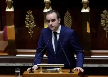 🇫🇷 Premierul Franței scapă ca prin urechile acului! Două moțiuni de cenzură au picat la limită