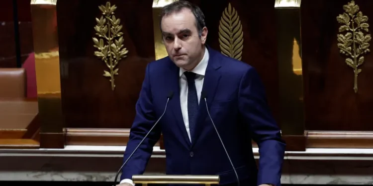 🇫🇷 Premierul Franței scapă ca prin urechile acului! Două moțiuni de cenzură au picat la limită