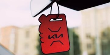 Odorizant cu miros de benzină pentru șoferii nostalgici de mașini electrice