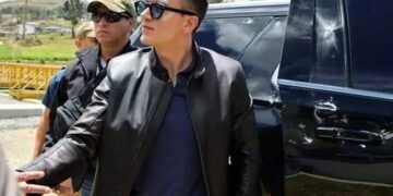 Maşina în care se afla preşedintele Ecuadorului a fost atacată